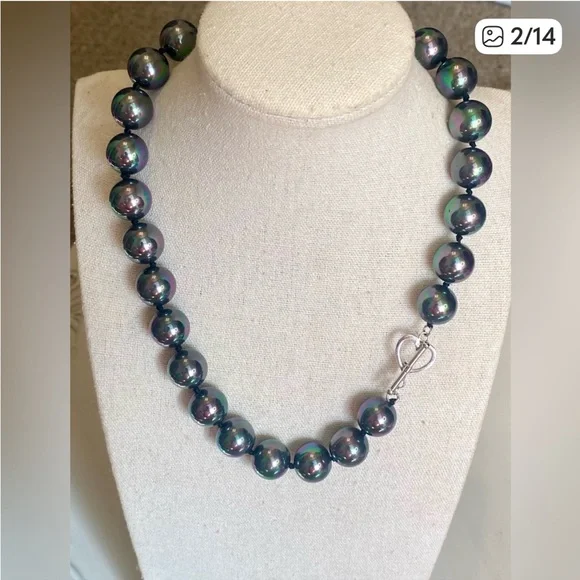 Majorica Faux Iridescent Pearl Necklace - Picture 1 of 6